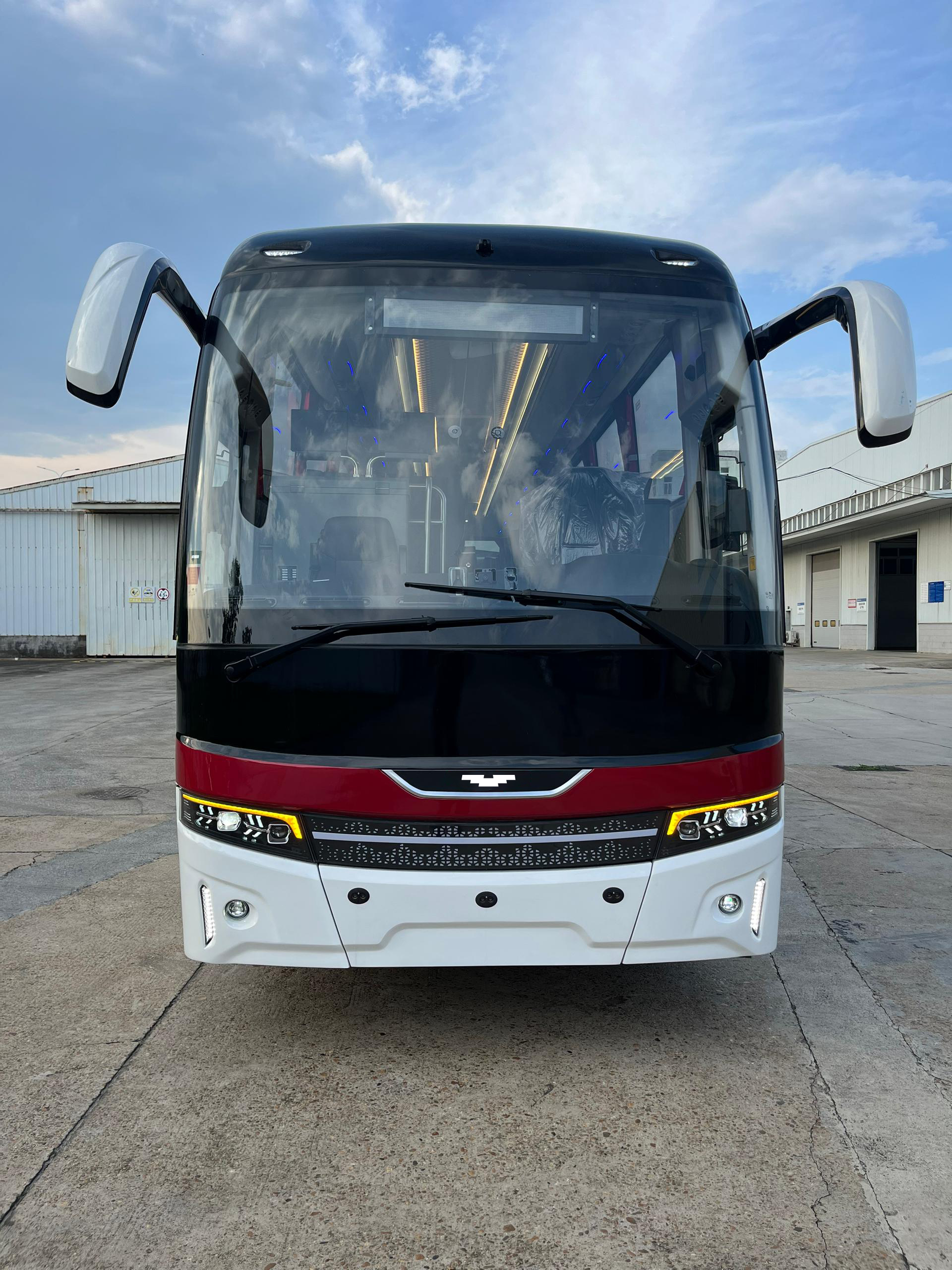 Passenger cabin — black_red_beige, 2+1 layout