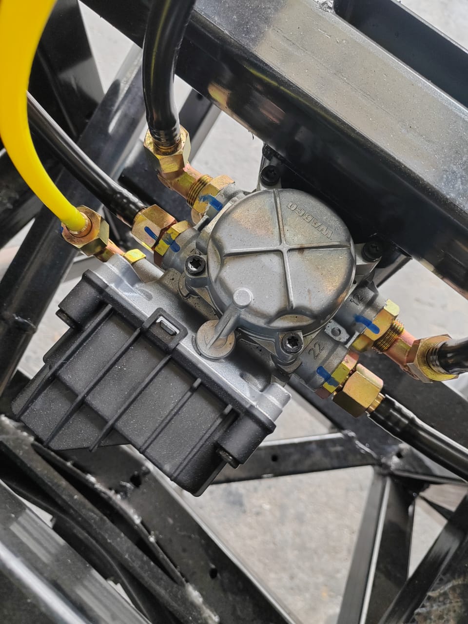 WABCO ABS modulator valve on chassis pneumatic system
